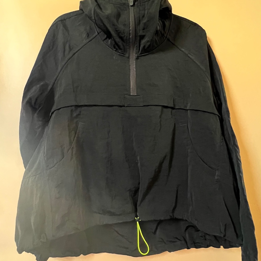 lululemon athletica - Runners Light weight Black Jacket - Size M/L